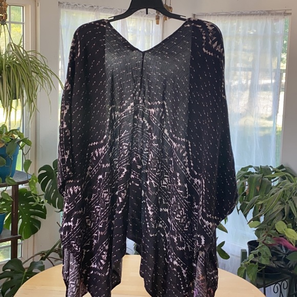 FREE TO FLY. Size Small Open Black Rayon Poncho w/Front blue/pink/purple design. - Picture 6 of 10